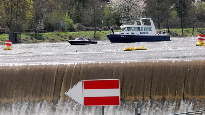 PP-ELT: Wasserschutzpolizei rettet Sportbootfahrer