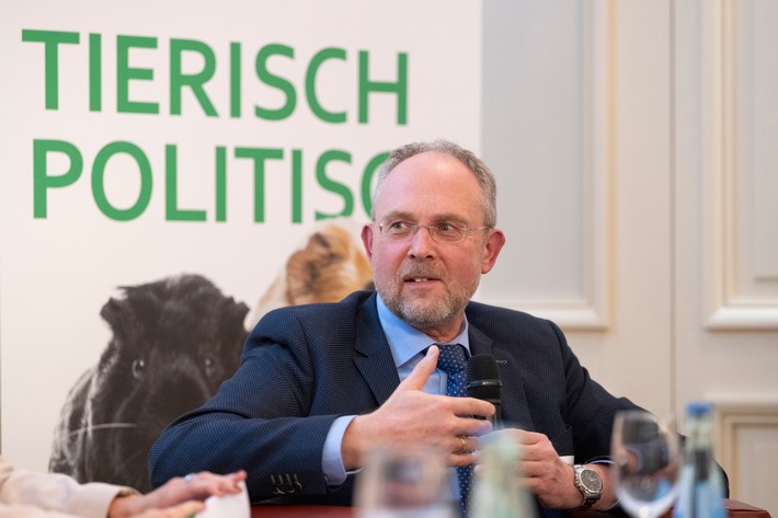 „Klare Regeln und Aufklärung“: Parlamentarischer Abend des ZZF mit Polit-Talk zu Qualzuchten