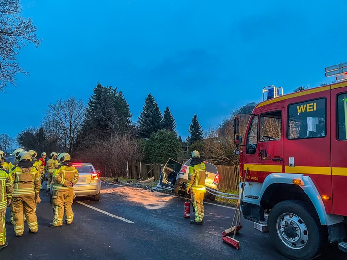 FW Dresden: Drei verletzte Personen nach Verkehrsunfall