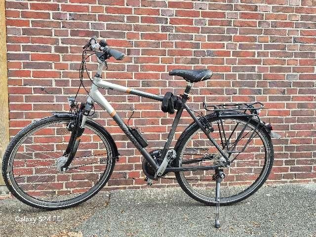 POL-WHV: Fahrraddiebstahl und Handyverstoß in Varel