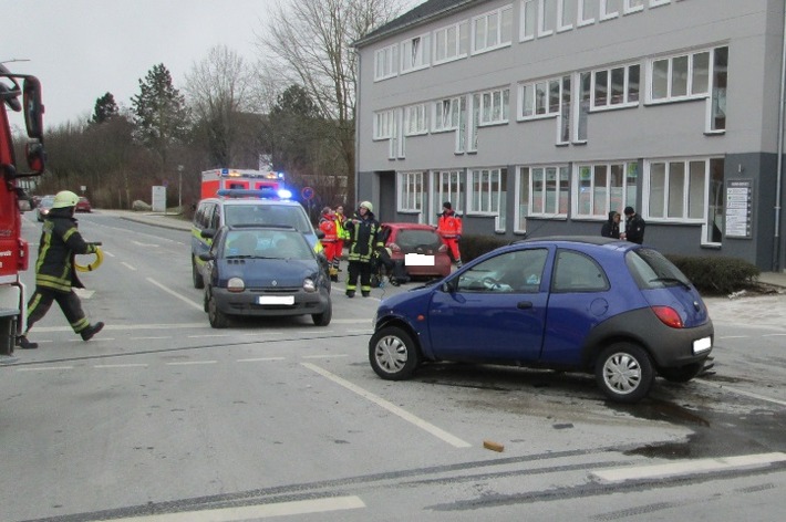 POL-FL: Schleswig - Vier Leichtverletzte nach Verkehrsunfall