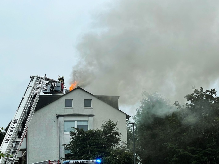 POL-ME: Dachstuhlbrand an der Gartenstraße - Brandursache weiterhin unklar - Polizei ermittelt - Haan - 2109013