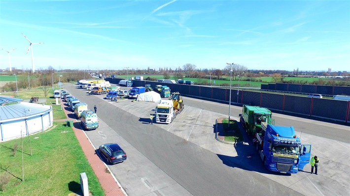 POL-PDNW: Kontrolle des Schwerlastverkehrs auf der A61