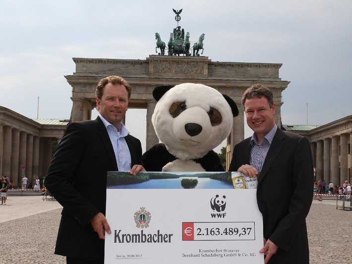 Krombacher Kronkorkenaktion: 2,1 Mio. Euro an den WWF für den Schutz der Natur / Über eine Million Teilnehmer an der Aktion (BILD)