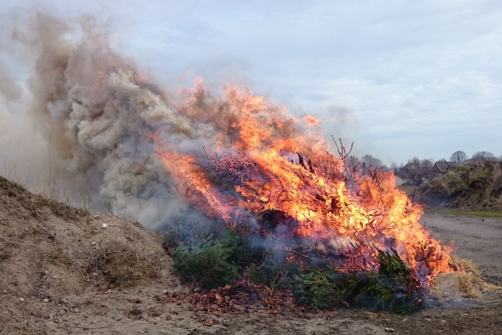 FW-HEI: Appell an die Bevölkerung - Osterfeuer erhöhen Gefährdung der Feuerwehren