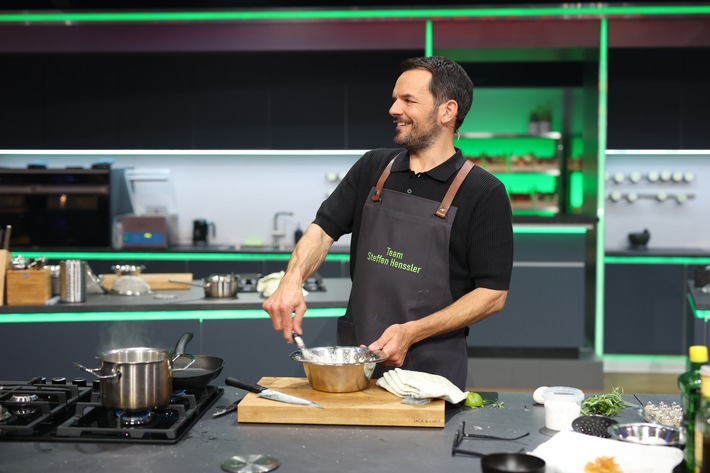 Steffen Henssler träumt vom Löffel-Olymp bei "The Taste" am Mittwoch, 22. Oktober, in SAT.1 und auf Joyn
