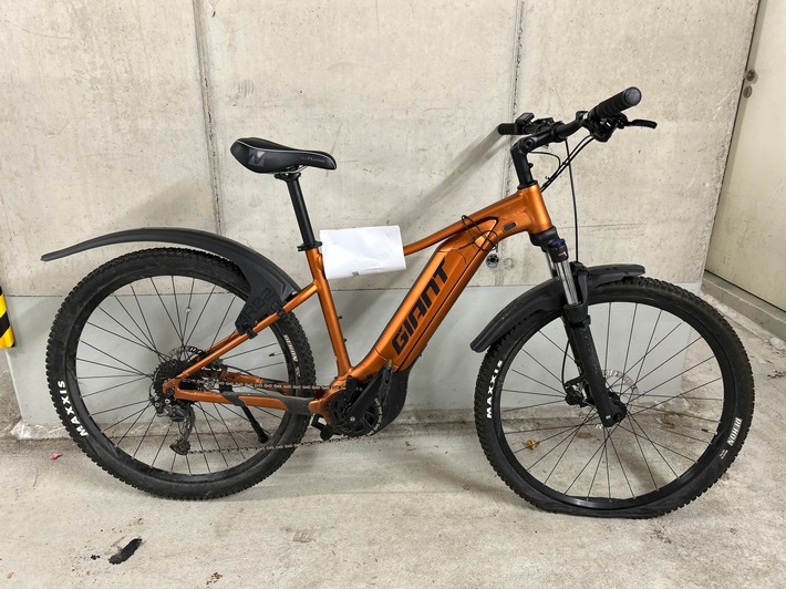 POL-DA: Darmstadt: Fahrrad und E-Scooter sichergestellt / Die Kriminalpolizei sucht den Eigentümer