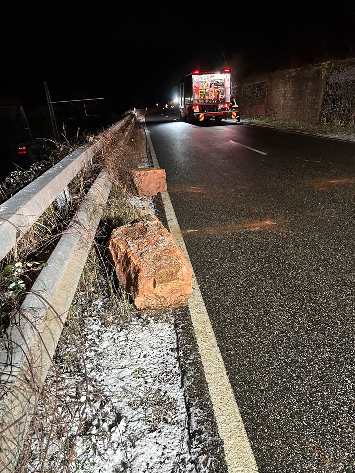 POL-PIOPP: Felsbruch auf der L431