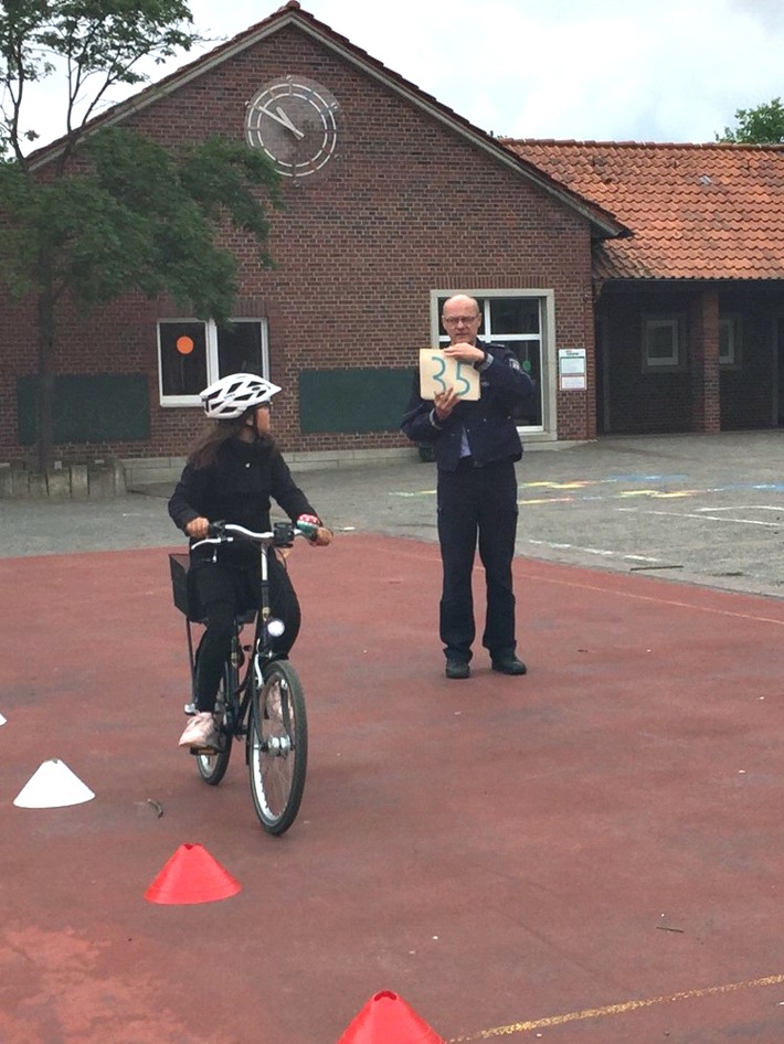 POL-ST: Neuenkirchen, Verkehrspolizist an der Ludgerischule