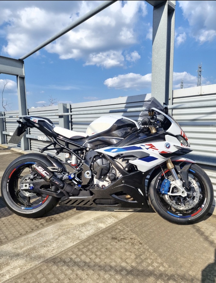 POL-H: Calenberger Neustadt: Hochwertiges Motorrad entwendet - Polizei sucht Zeugen