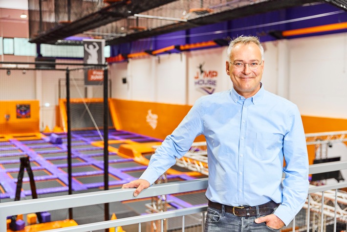 Marktführerschaft in Deutschland: Trampolinpark-Betreiber JUMP House übernimmt "Superfly"-Gruppe und wächst auf 18 Standorte in Deutschland