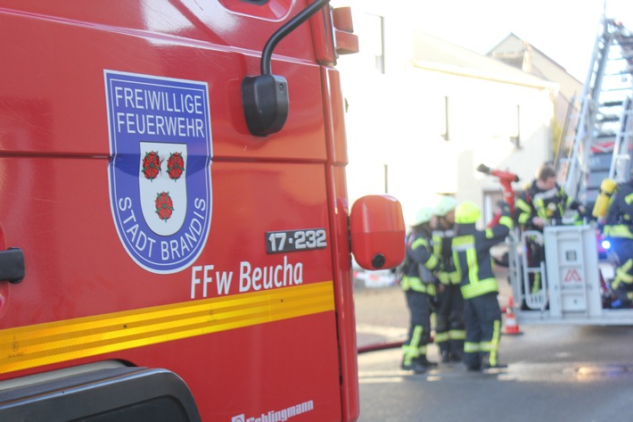 FW LK Leipzig: Dachstuhlbrand in Brandis