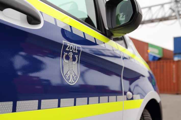HZA-AC: Aachener Zoll stellt Kokain und Bargeld in Taxi sicher