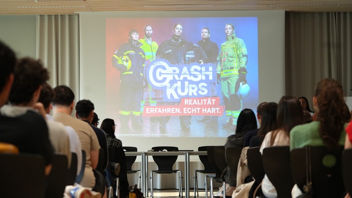 POL-WI: Verkehrspräventionsprogramm "CrashKurs" am Gymnasium Mosbacher Berg in Wiesbaden