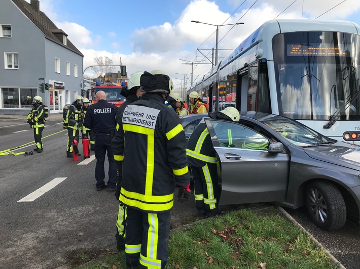FW-BO: Verkehrsunfall zwischen PKW und Straßenbahn