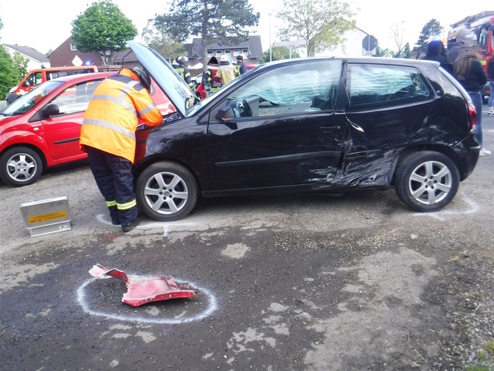 POL-DN: Verkehrsunfall mit vier Verletzten