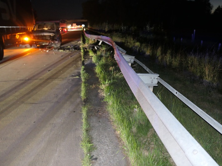 POL-DEL: Autobahnpolizei Ahlhorn: Verkehrsunfall mit hohem Sachschaden auf der Autobahn 1 in Harpstedt