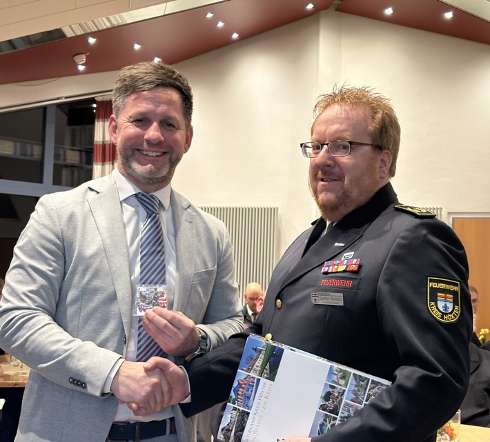 FW Beverungen: Feierstunde der Feuerwehr Beverungen / Rückblick, Ausblick und verdiente Ehrungen