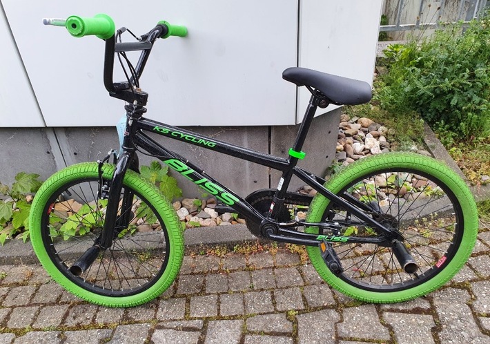 POL-NE: Streifenbeamte kontrollieren 17-Jährigen auf Rad ohne Licht: BMX sichergestellt - Wem gehört das Bike? (Foto anbei)