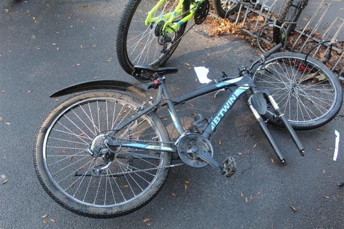 POL-UN: Kamen - versuchter Fahrraddiebstahl - Polizei sucht Eigentümer