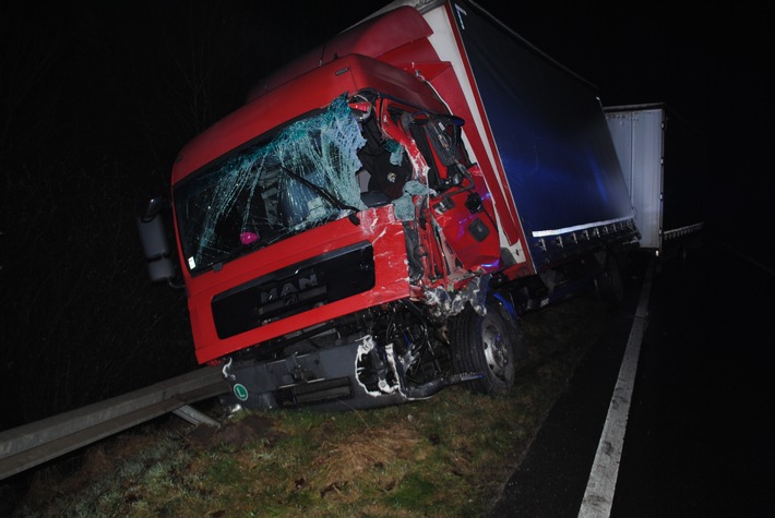 POL-NI: Nachtrag zum "Verkehrsunfall auf der B6 zwischen LKW und Einsatzfahrzeug der Polizei"