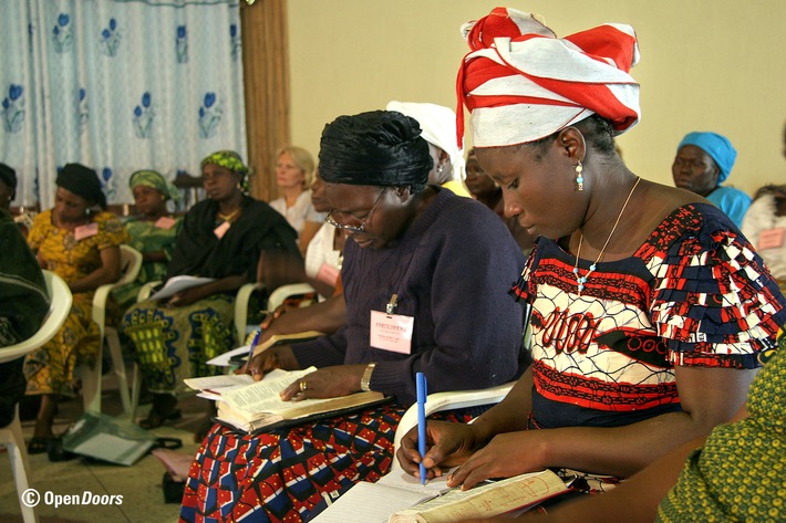 Nigeria Seminar für Witwen .jpg
