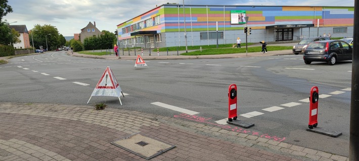 POL-NI: Stadthagen/Bückeburg - Dieselspuren / 40-jähriger Radfahrer stürzt auf Dieselspur