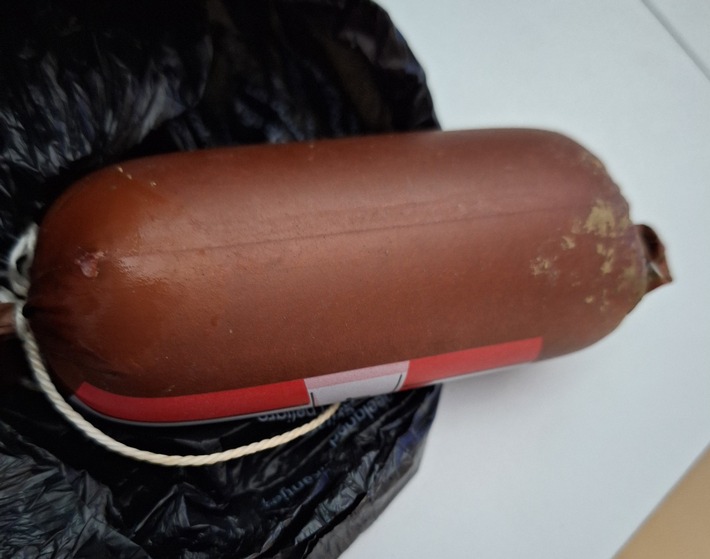 POL-UL: (UL) Dornstadt - Verdächtige Wurst am Wegesrand aufgetaucht / Am Montag fand eine Zeugin eine abgepackte Wurststange in Dornstadt-Tomerdingen.