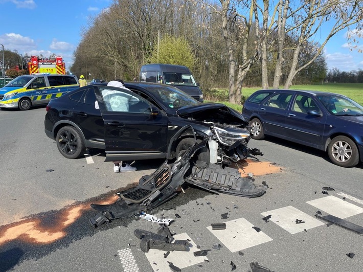 FW Ratingen: Verkehrsunfall mit fünf Verletzten