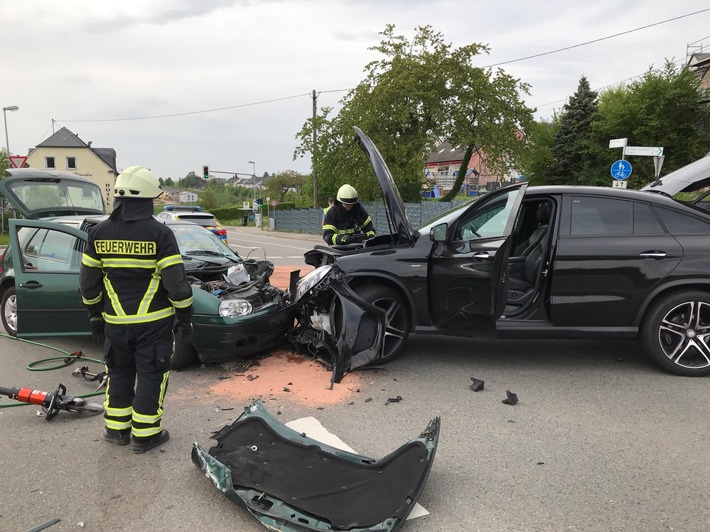 POL-PDTR: Schwerer Unfall am Filscher Häuschen mit zwei verletzten Person