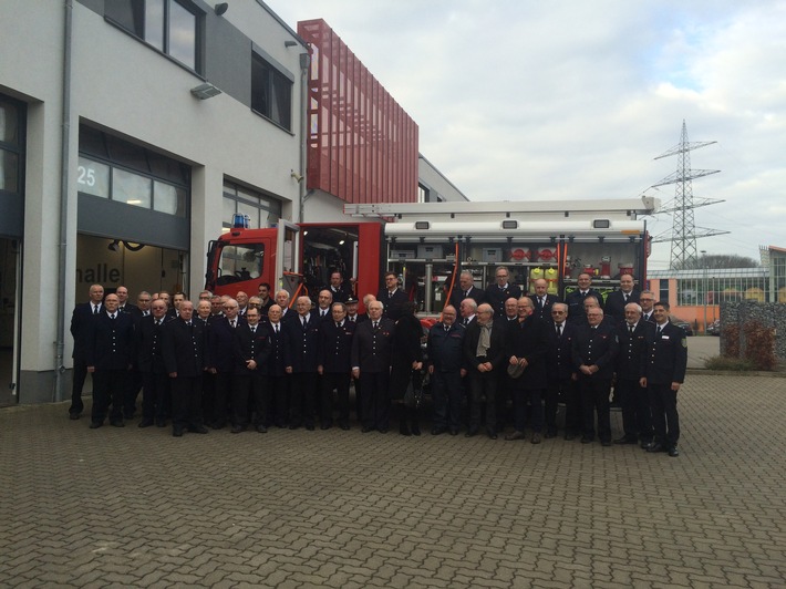 FW-EN: Viele hundert Jahre Feuerwehrerfahrung...