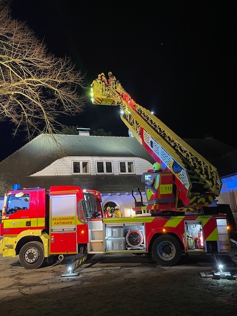 FW Ratingen: Gemeldeter Kaminbrand