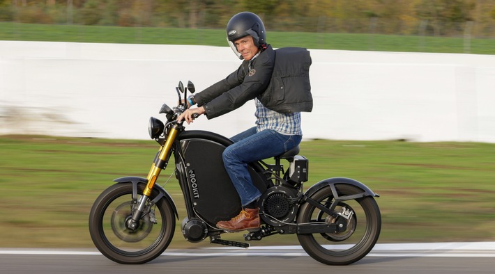 Schauspieler Hannes Jaenicke testet eROCKIT: "Der größte Spaß jenseits von Motorradfahren"