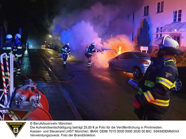 FW-M: Zwei Autos gehen in Flammen auf (Untergiesing-Harlaching)
