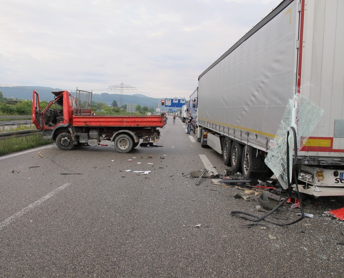 POL-FR: Rheinfelden: Nachtrag zu Schwerer Verkehrsunfall auf der Autobahn A 861