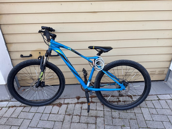 POL-HK: Schneverdingen: Zeugen zu Unfall gesucht; Walsrode: Fahren ohne Fahrerlaubnis; Munster/Schneverdingen: Einbrüche; Walsrode: Eigentümer zu Fahrrad gesucht (FOTO)