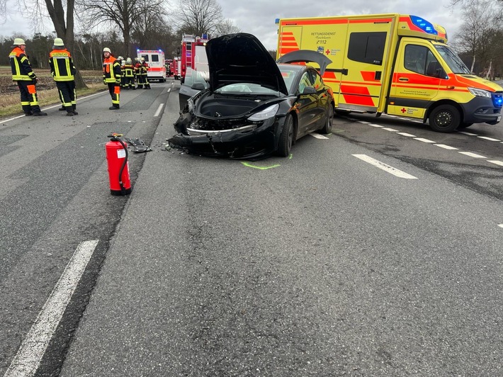 FW-ROW: Schwerer Verkehrsunfall mit Krankentransportwagen