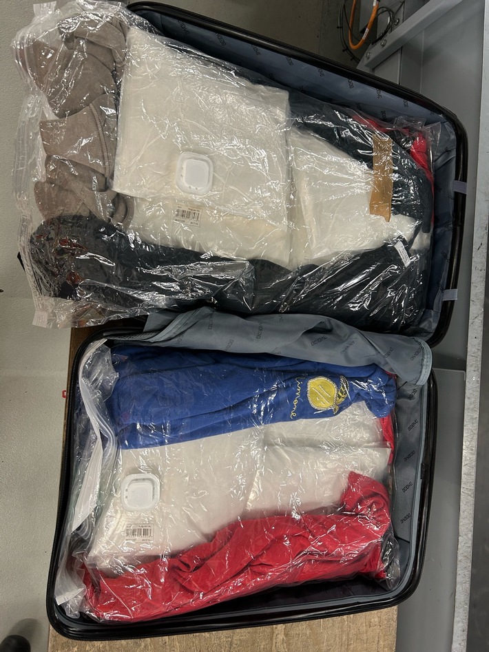 HZA-P: Flughafen BER: Zoll erwischt Reisenden mit 16 Kilogramm Ketamin im Gepäck / Schmuggelversuch endet mit Festnahme anstatt Ausreise