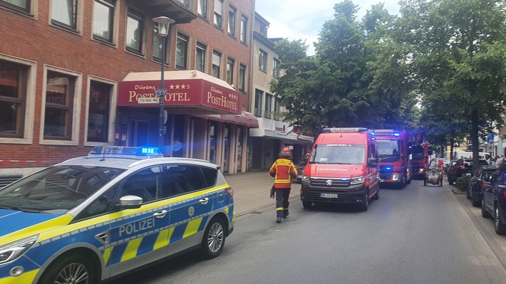 FW Düren: Innenstadt: Zimmerbrand im Dachgeschoss