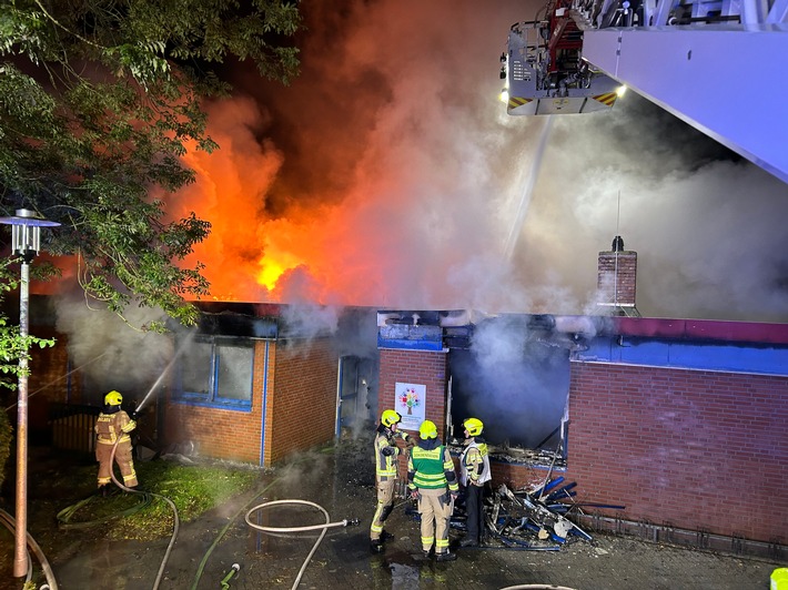 FW Dülmen: Spiekerhof-Kindergarten in Vollbrand