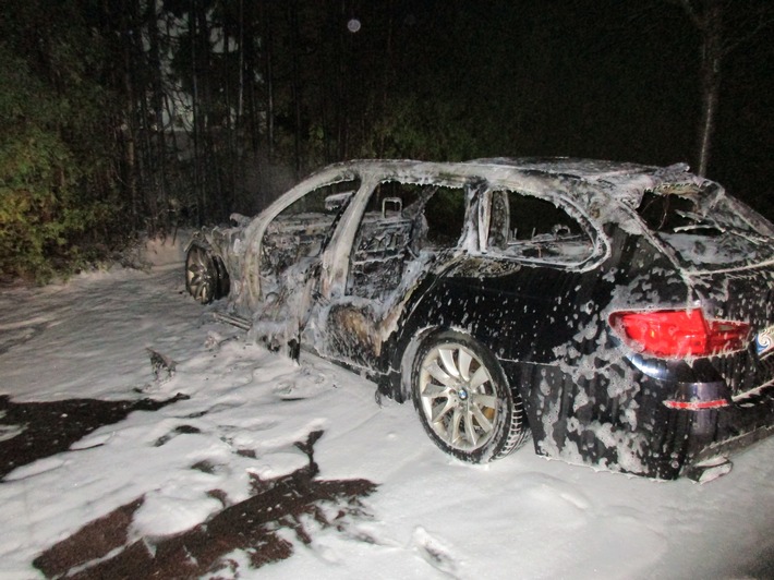 POL-RBK: Overath - Auto brennt lichterloh - Vorsätzliche Brandstiftung?