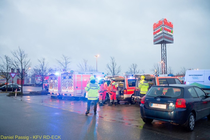 FW-RD: Feuer in Einkaufszentrum Eiderpark
Im Einkaufszentrum Eiderpark, in Rendsburg, Friedrichstädter Straße, kam es Heute (16.03.2019) zu einem Feuer.