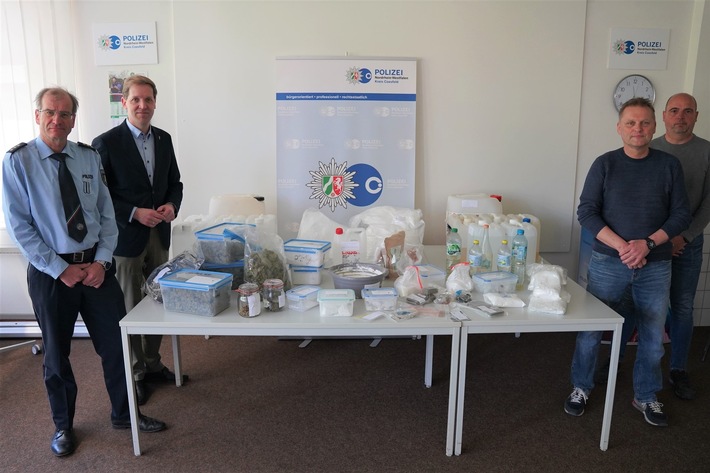 POL-COE: Dülmen/Polizei hebt Drogenlabor aus