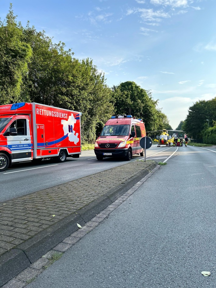 FW-EN: Unfall zwischen PKW und Motorroller - Rettungshubschrauber im Einsatz