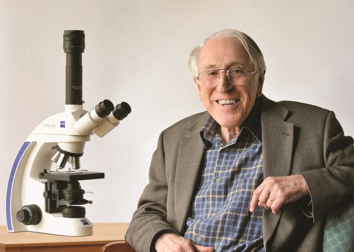 Ehrung für Wegbereiter des Cochlea-Implantats: Cochlear™ gratuliert Professor Grame Clark und weiteren CI-Pionieren zum Queen Elizabeth Prize for Engineering 2026