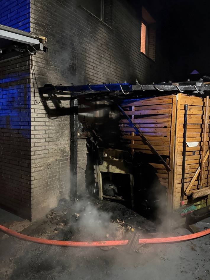 FW-MH: Anbau in Flammen