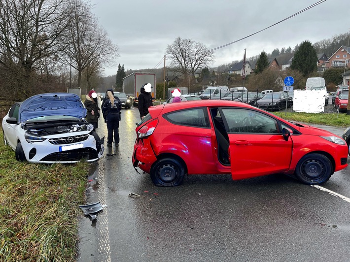 POL-GM: Auffahrunfall fordert eine Verletzte