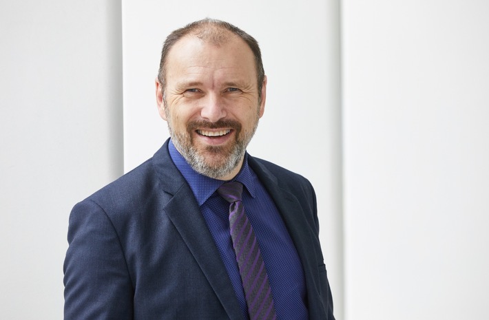 Peter Kropsch wurde heute in Warschau zum neuen Präsidenten der European Alliance of News Agencies (EANA) gewählt. Der Vorsitzende der dpa-Geschäftsführung wird dieses Amt über die kommenden zwei Jahre wahrnehmen. Weiterer Text über ots und www.presseportal.de/nr/8218 / Die Verwendung dieses Bildes ist für redaktionelle Zwecke honorarfrei. Veröffentlichung bitte unter Quellenangabe: "obs/dpa Deutsche Presse-Agentur GmbH/Georg Wendt/dpa"