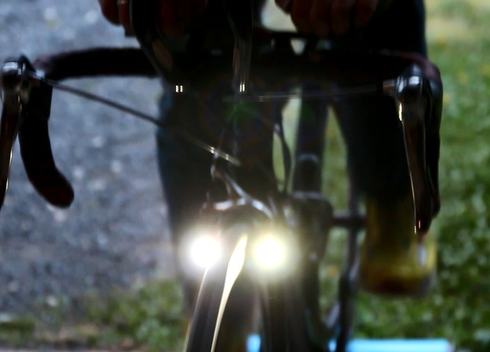 Fahrradbeleuchtung aus dem &quot;Nichts&quot; / Mikrogeneratoren versteckt in Bremsklötzen sorgen berührungslos und ohne Batterien für Licht am Rad