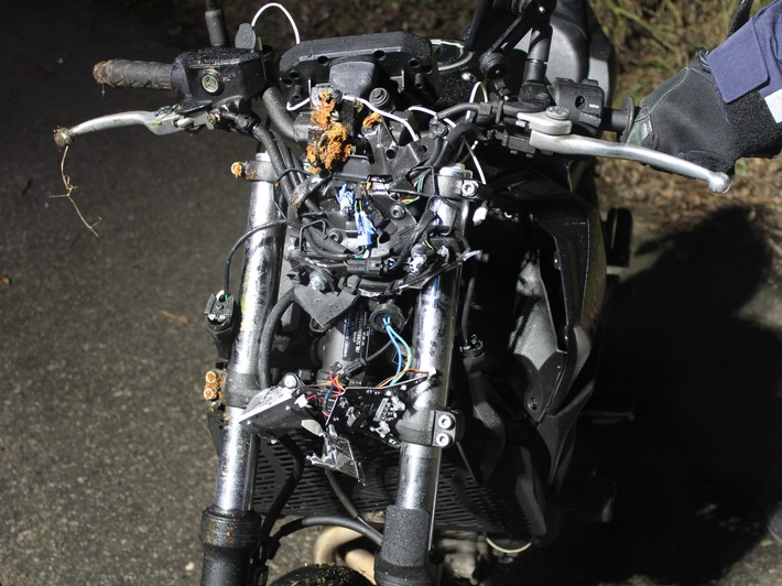 POL-ME: Motorradfahrerin bei Unfall schwerstverletzt - Monheim - 2202013